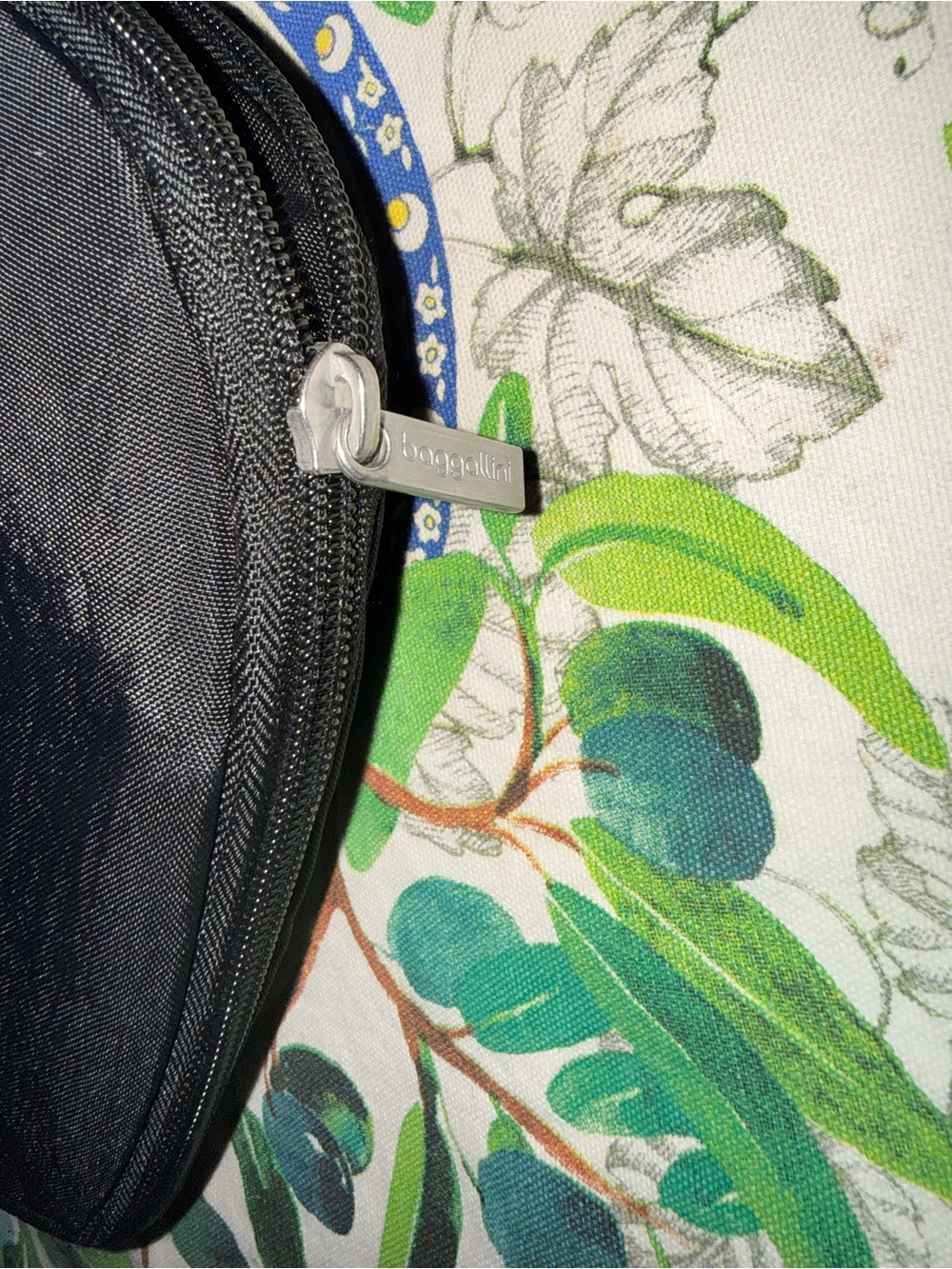 Black Crossbody or Travel Pouch with Turn-Lock Closure - Picture 5 of 8